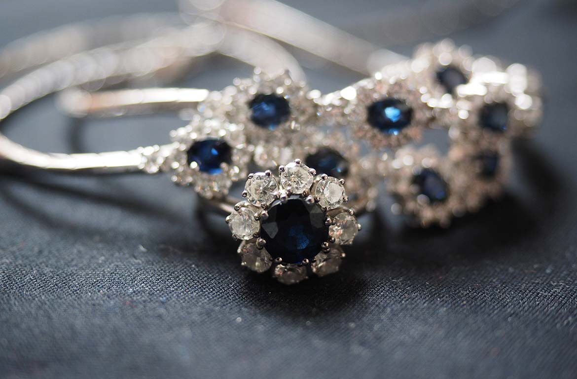 ring-necklace-jewellery-silver-earrings-gem-1287223-pxhere